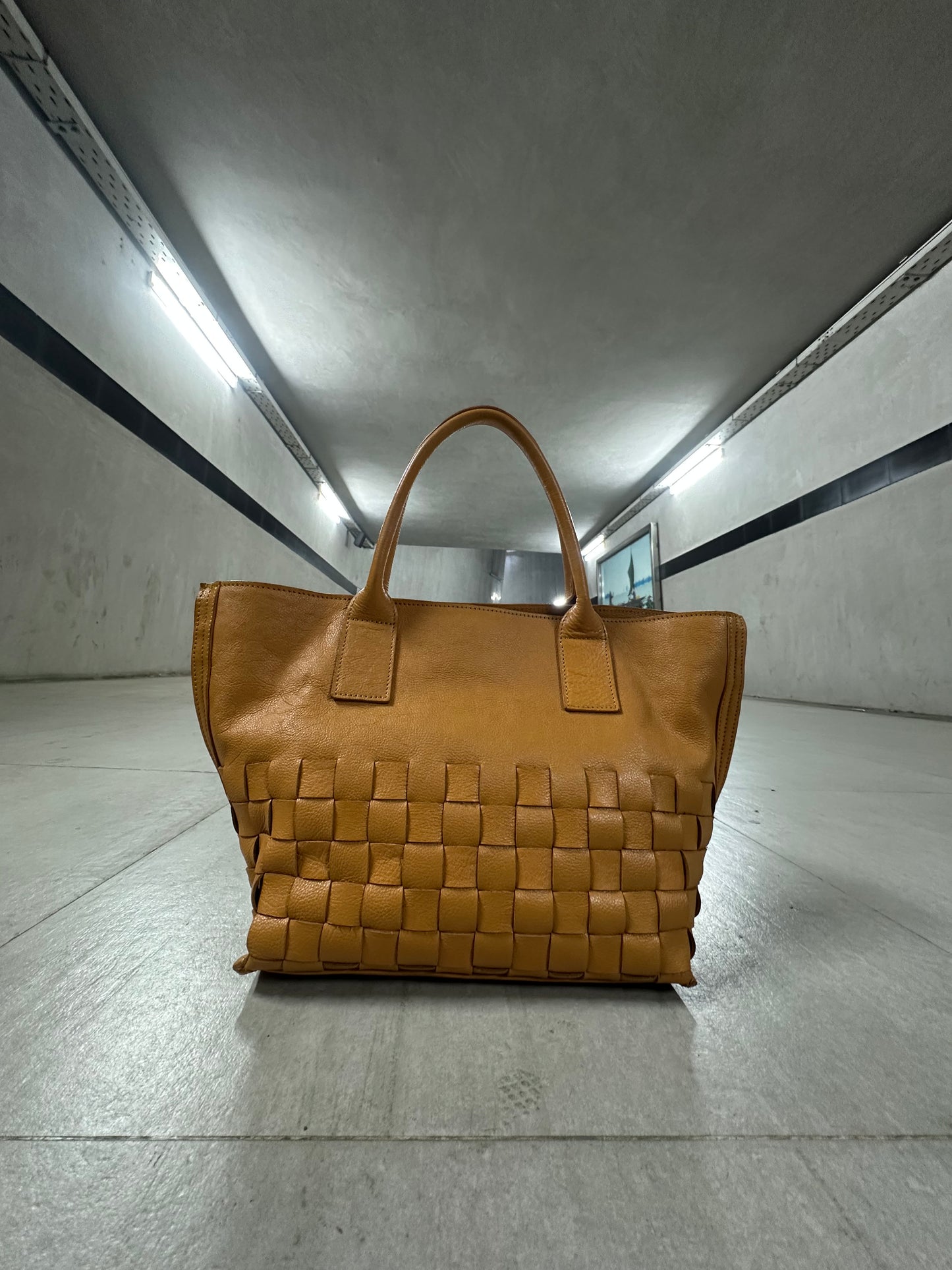 Trapezoid woven Leather bag (W3)