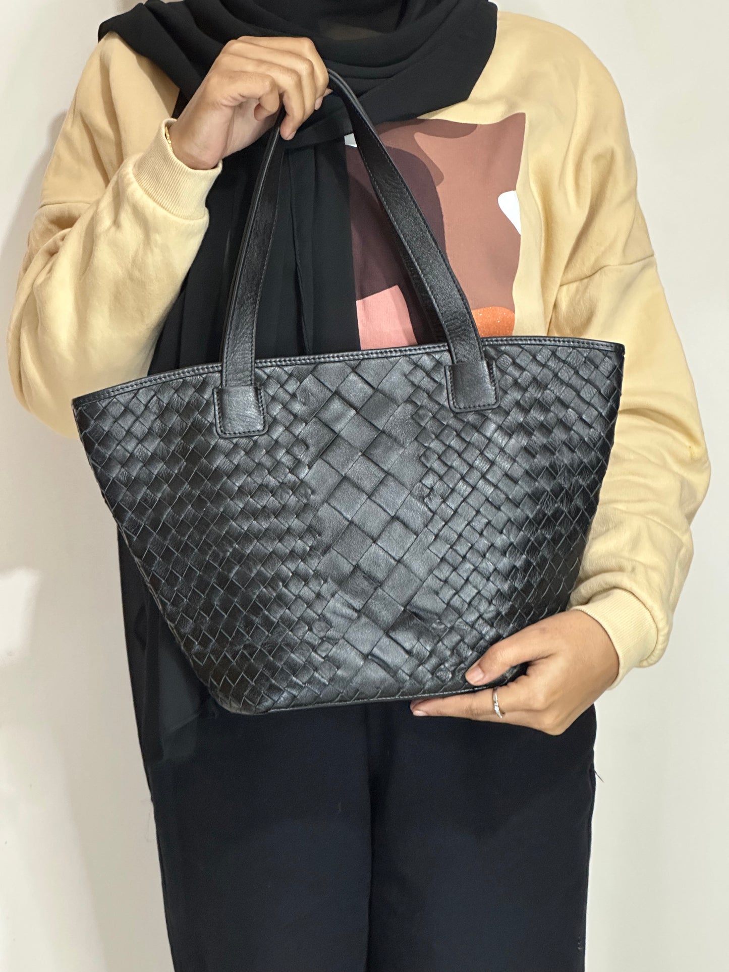 Trapezoid Woven Leather bag (Shanaya)